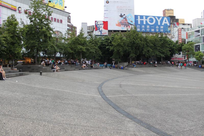 新竹駅前の広場